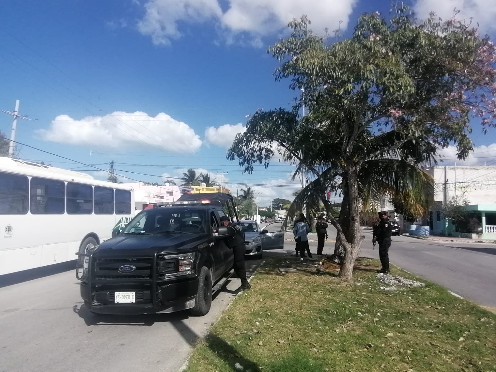Pareja de Tijuana causa persecución policiaca en Progreso