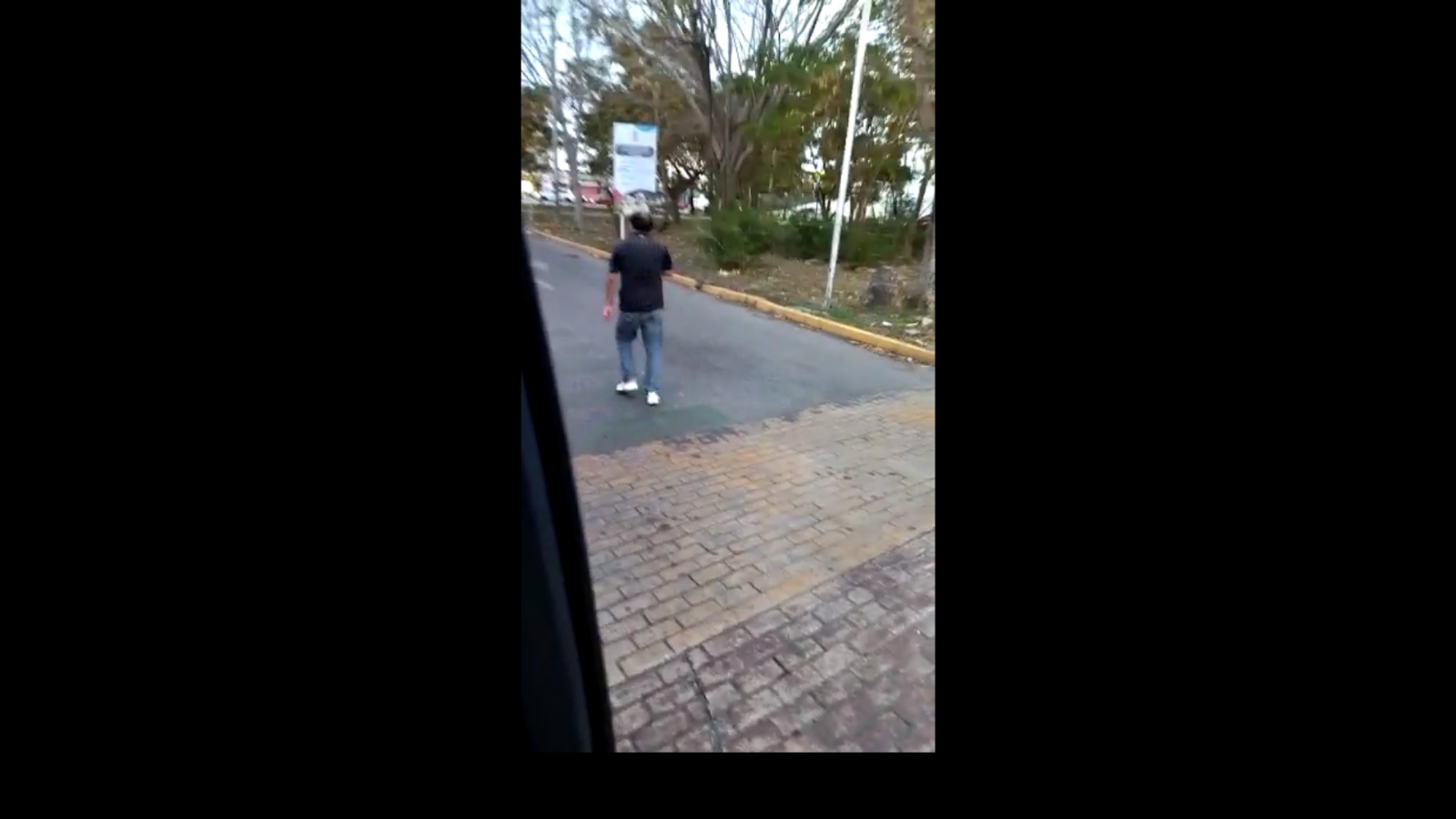Por impertinente, bajan a pasajero de la combi en Mérida: VIDEO