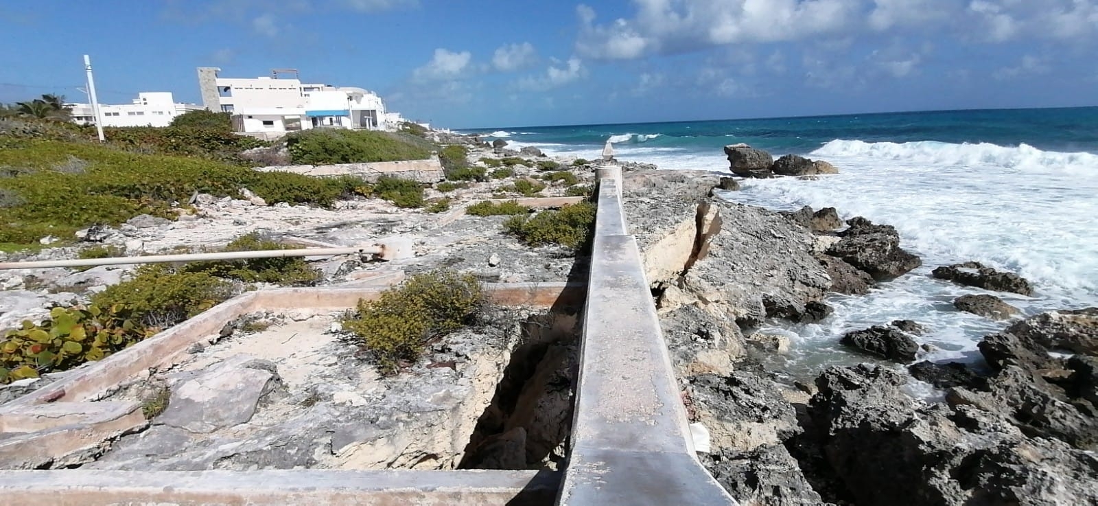 Malecón Oriente de Isla Mujeres pierde ocho metros de acantilado: FOTOS