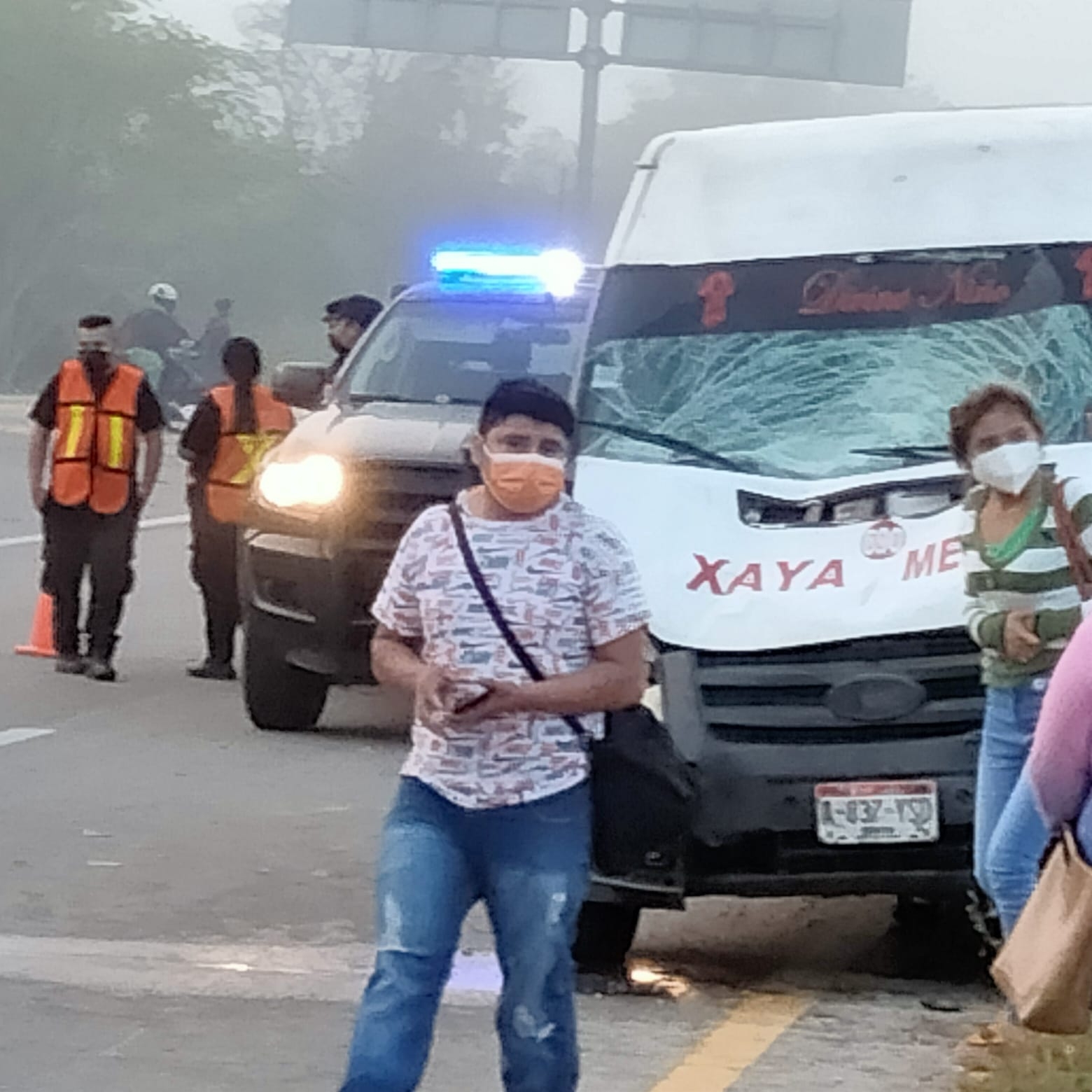 Combi de pasajeros atropella a motociclista sobre la ruta Xaya-Mérida