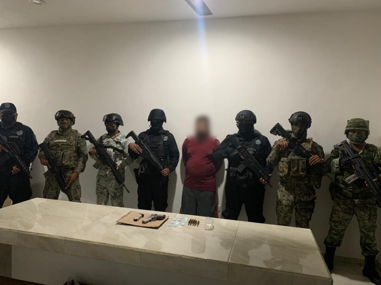 El hombre armado detenido en Tulum permanecerá en la FGE Quintana Roo para definir su situación legal