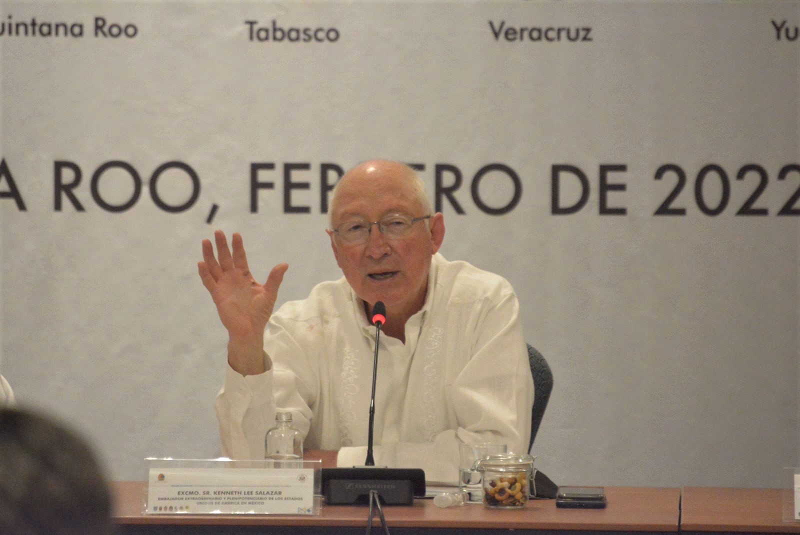Ken Salazar llegó a Cancún este 23 de febrero para reunirse con los gobernadores de siete Estados de México