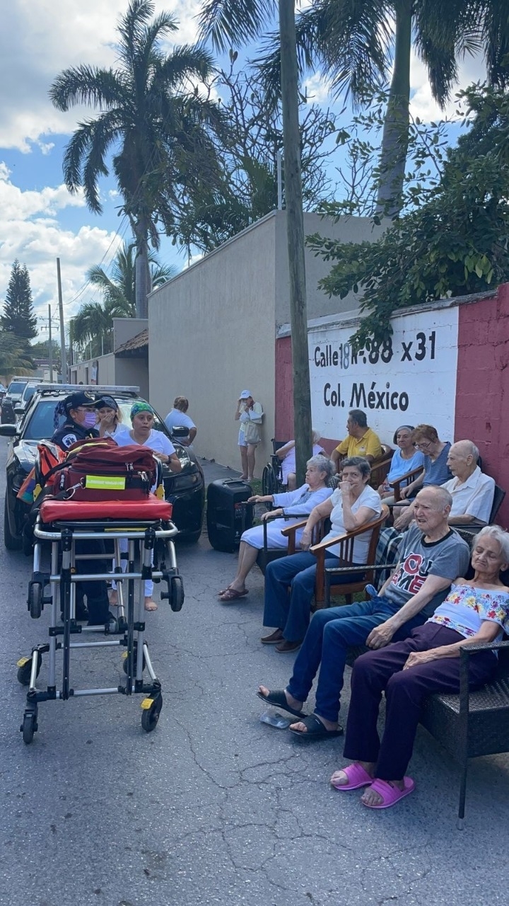 Abuelos se quedan sin hogar por incendio en albergue de Mérida