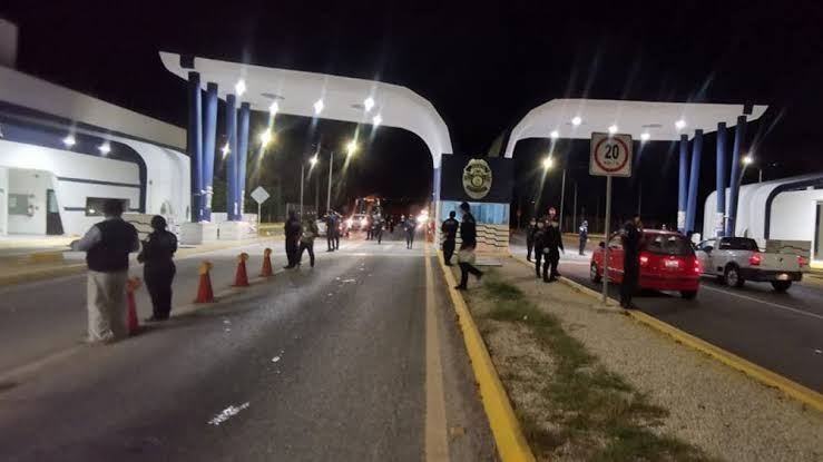 El hombre extranjero fue arrestado en la salida de Chetumal, y trasladado a la FGE Quintana Roo