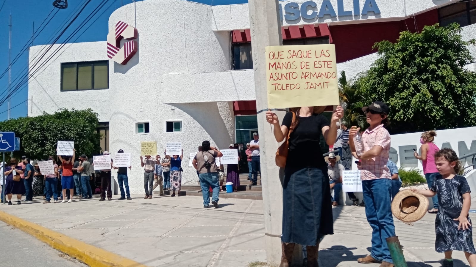 Menonitas protestan en la Fiscalía de Campeche por invasión de sus tierras
