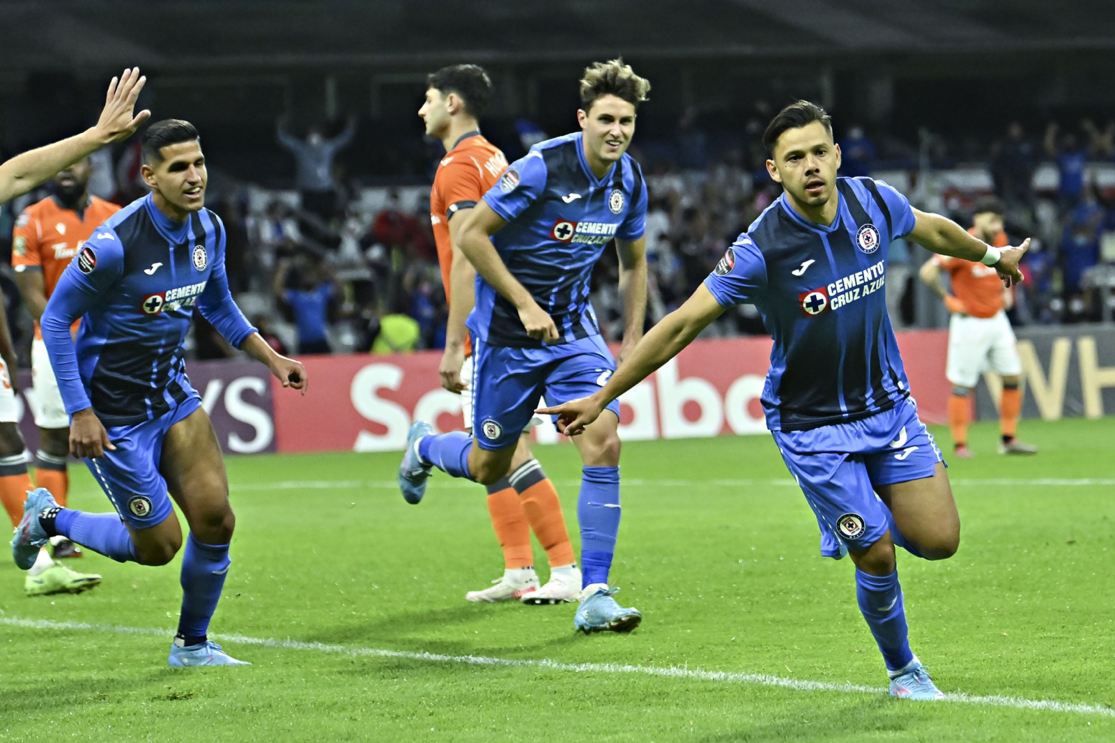 Cruz Azul golea 3 a 1 al Forge FC y avanza a los Cuartos de Final de la Concachampions