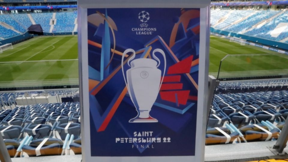 UEFA traslada la final de Champions de San Petersburgo al Stade de France en París