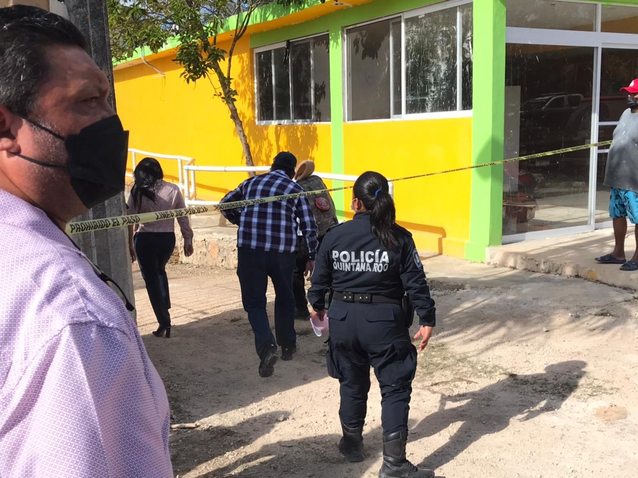 Elementos de la Policía Quintana Roo acordonaron el Rancho Coctelería 'La Bestia', lugar del asesinato del hermano de 'Nacho' Sánchez Cordero