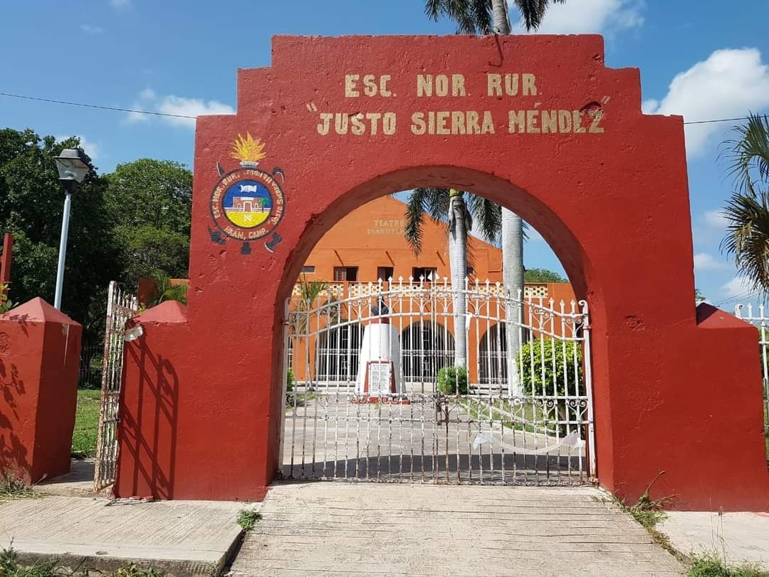 Normalistas de Hecelchakán esperan ser atendidos por el Gobierno de Campeche