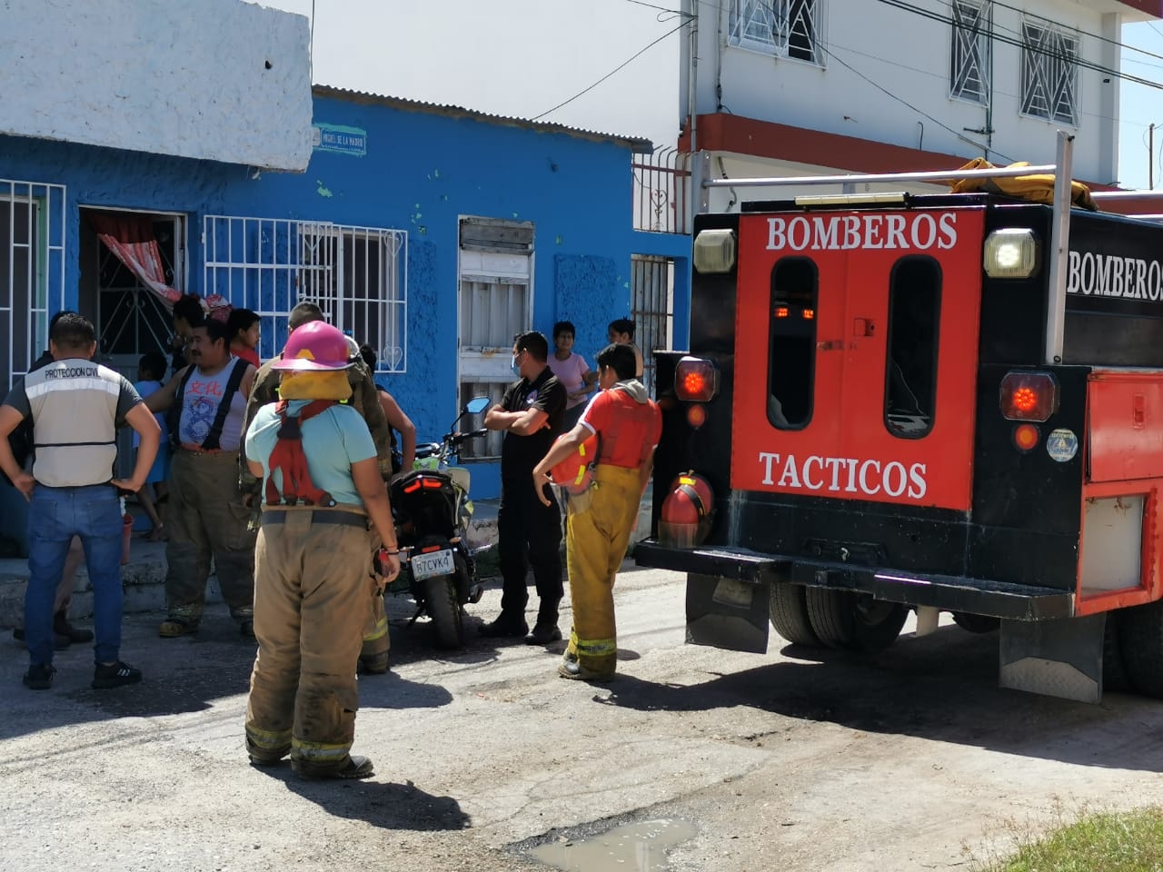 Corto circuito provoca incendio en un domicilio de Ciudad del Carmen