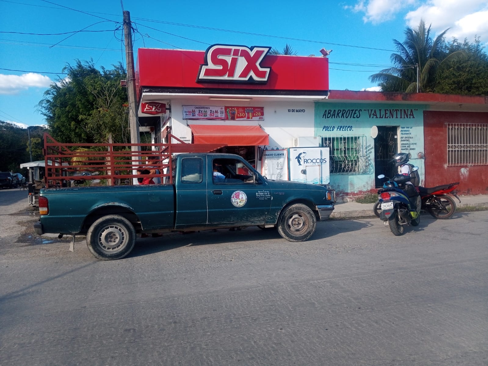 Hombres armados roban 20 mil pesos en una tienda Six en Escárcega, Campeche