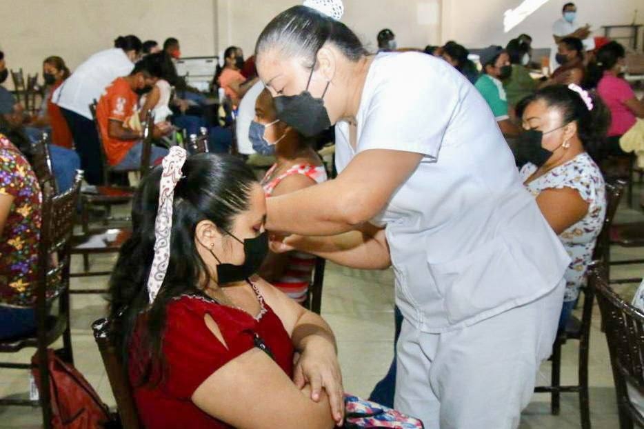 24 municipios de Yucatán estarán recibiendo su tercera dosis hasta el viernes