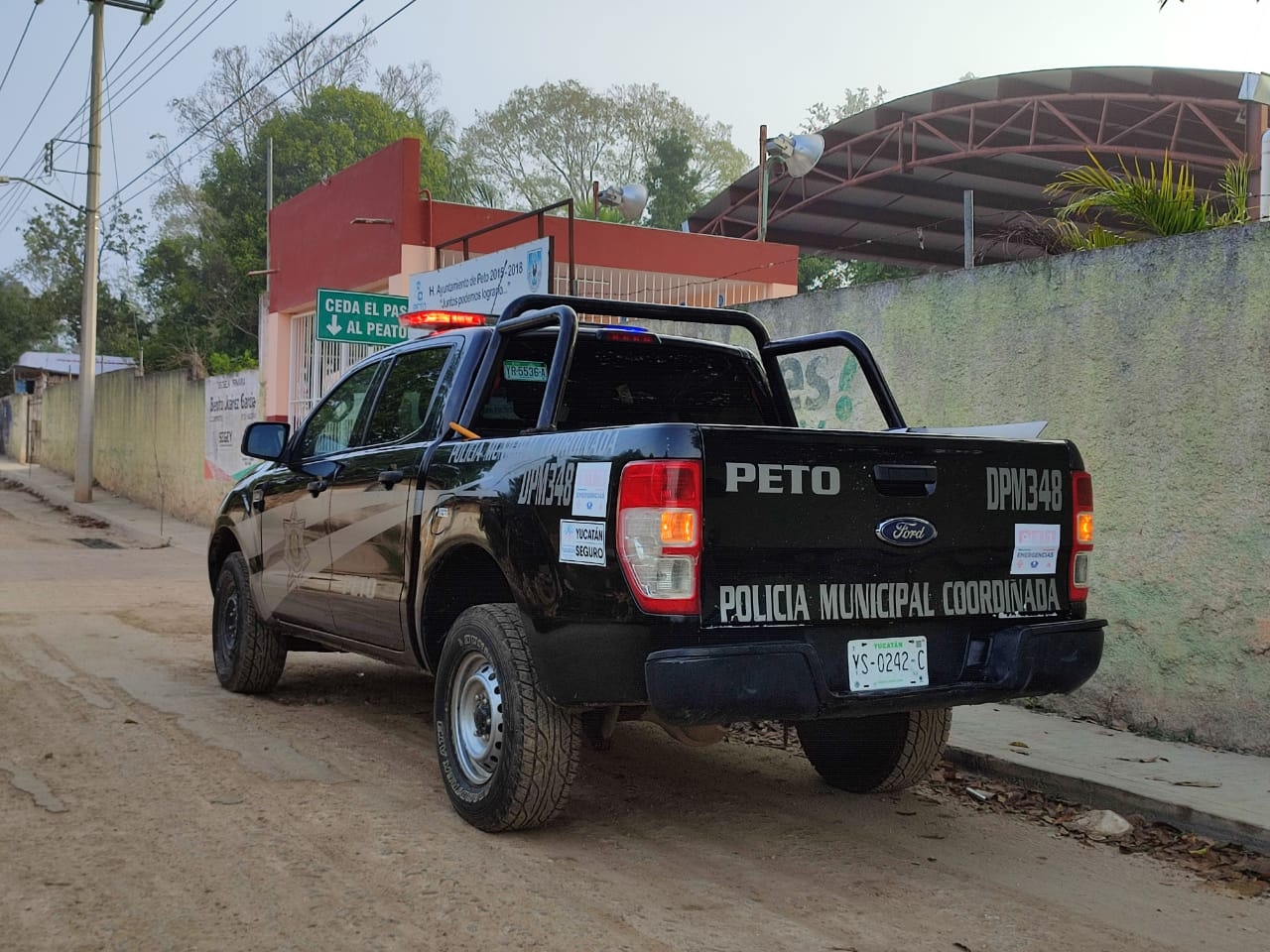 Roban escuela primaria a unos metros de una caseta de policías en Peto