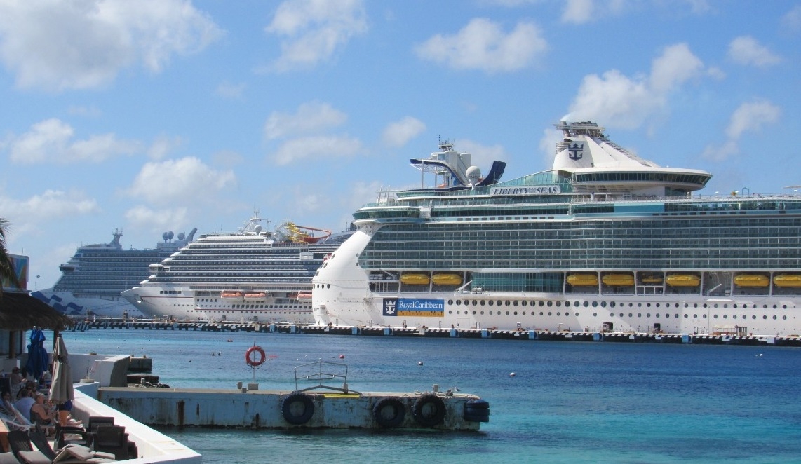 Los prestadores de servicios turísticos en Cozumel esperan que con la llegada de cruceros a la isla, su economía se vea mejorada