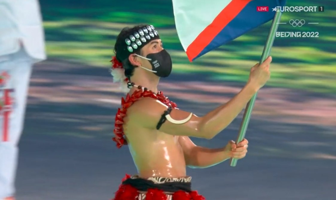 Nathan Crumpton, atleta que sorprendió con el torso desnudo en la inauguración de Beijing 2022