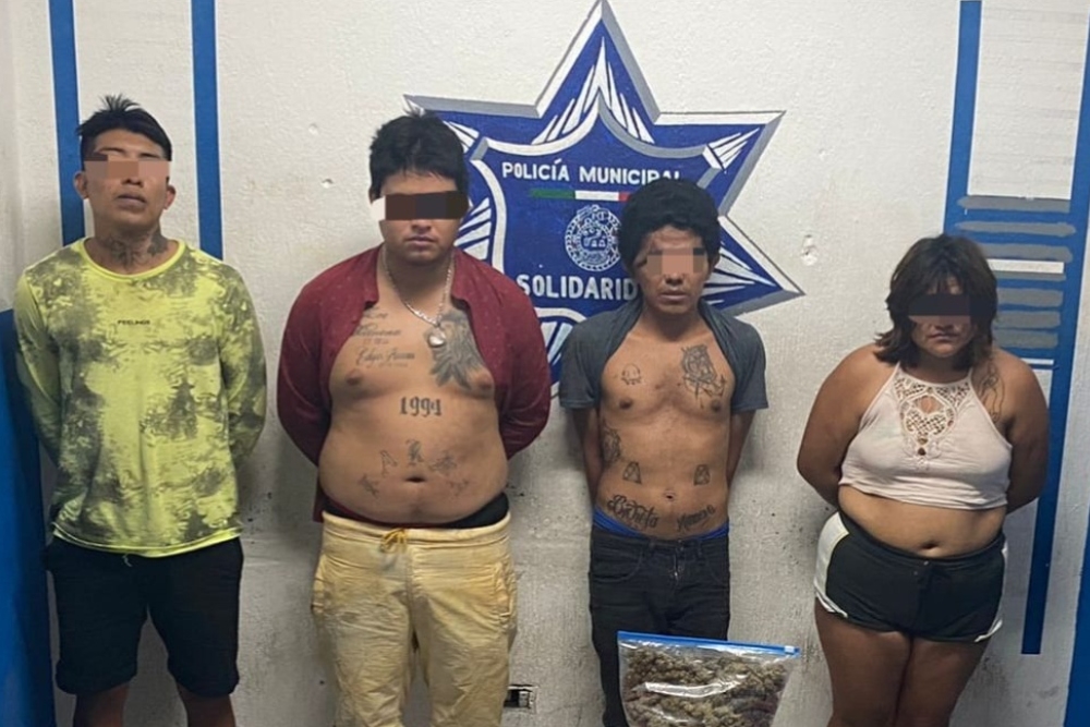 Los cuatro detenidos fueron llevados a la Fiscalía General de Quintana Roo, donde se definirá su situación legal