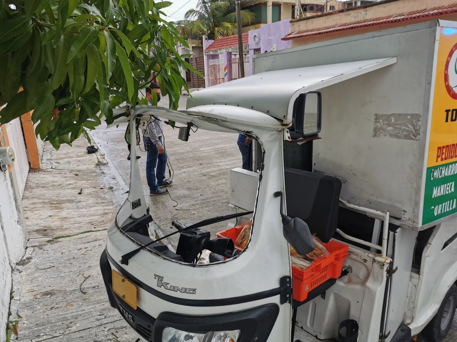 Ciudad del Carmen: Choque entre automóvil y motocarro deja un lesionado