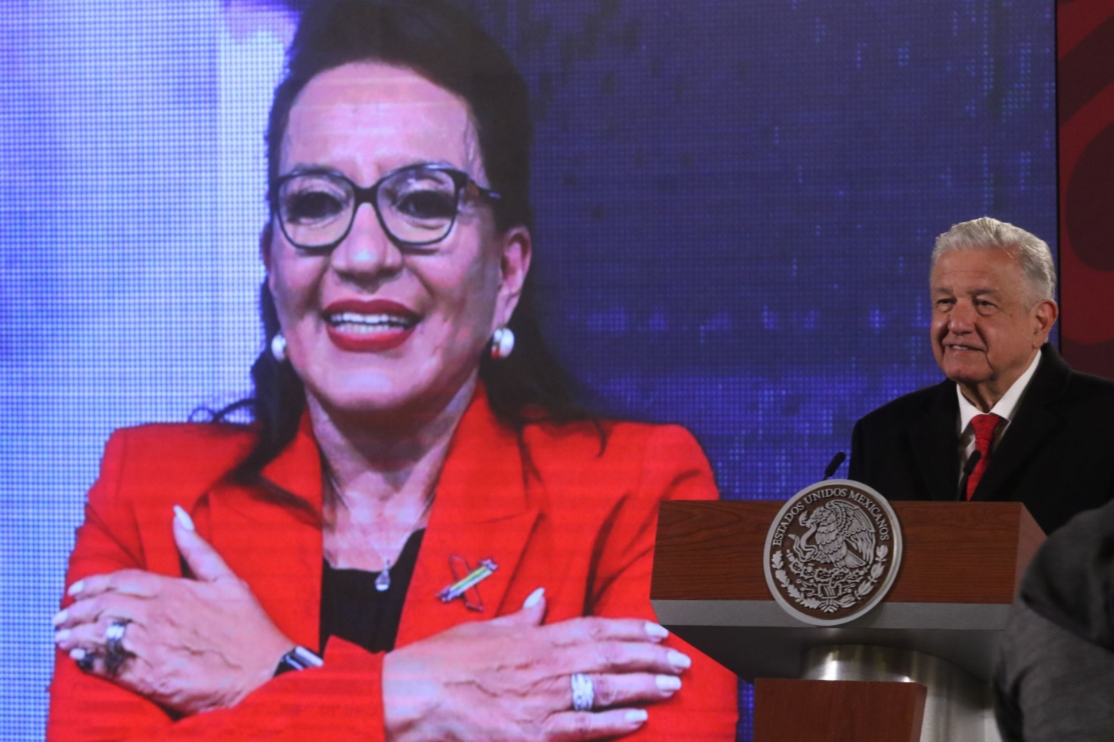 AMLO desea recuperación a Xiomara Castro, presidenta de Honduras, positiva a COVID-19