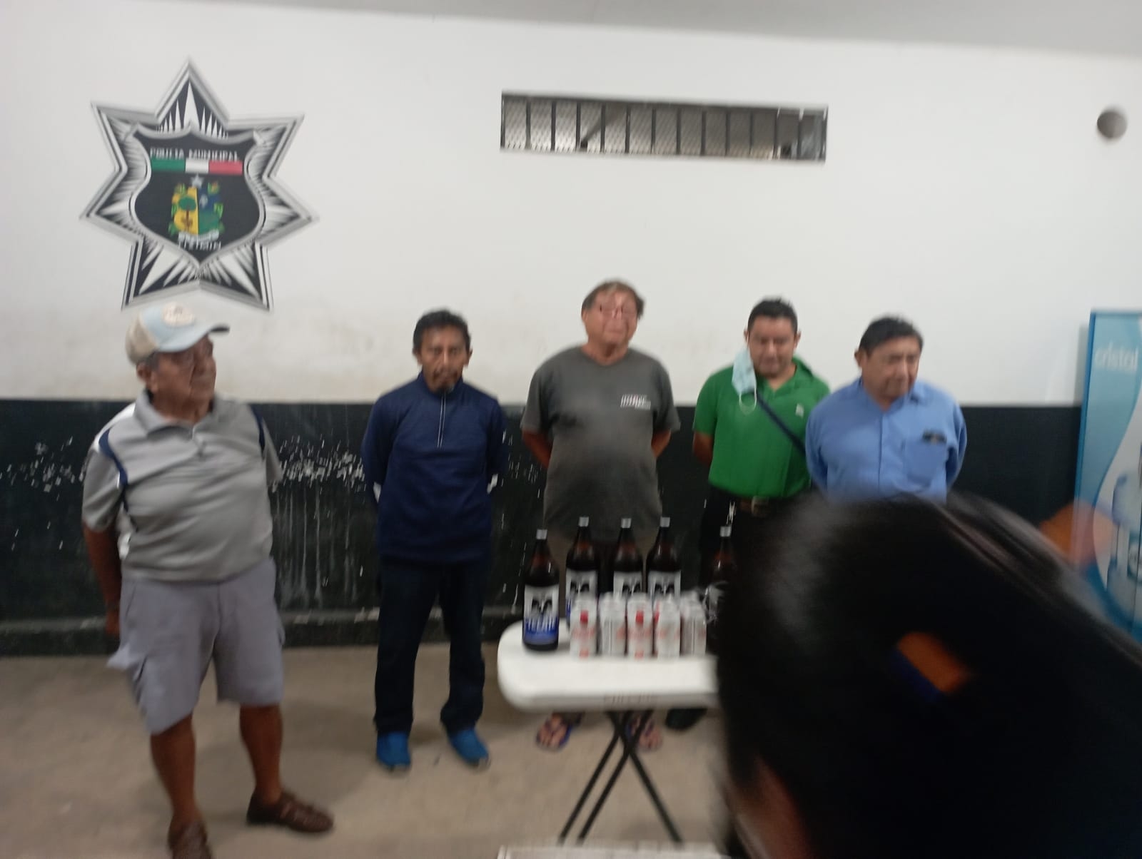 Policías desmantelan 'cantina' clandestina en Tizimín