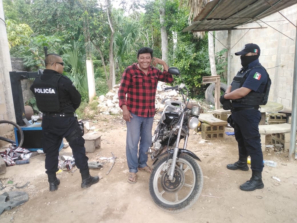 Policías de Peto recuperan motocicleta robada; se la devuelven a su dueño