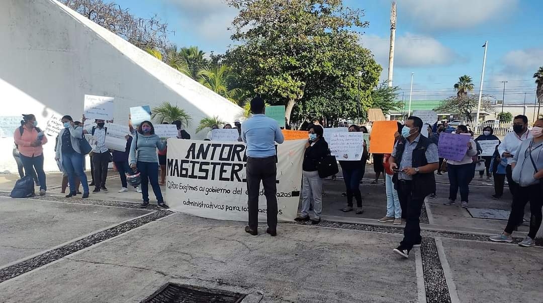 Los miembros del Movimiento Antorchista en Chetumal recriminaron el nulo compromiso del Gobierno de Quintana Roo en las escuelas de su comunidad