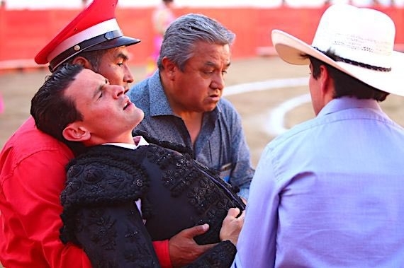 ¿Cómo sigue "El Galo", torero yucateco corneado en Jalisco?