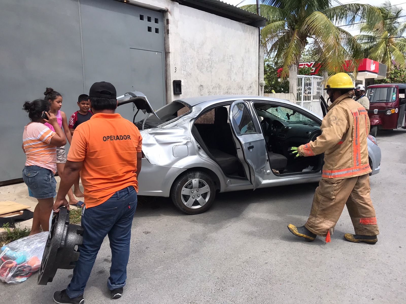 Choque entre un Aveo y otro automóvil deja una lesionada en Cancún