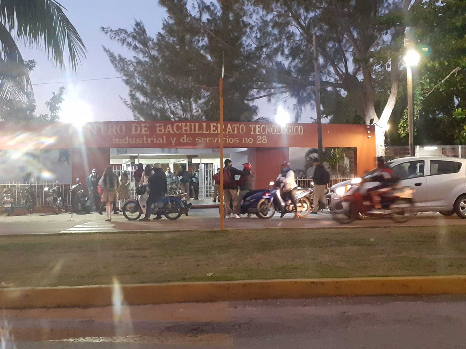 Regreso masivo a clases genera tráfico y caos vial en Cozumel