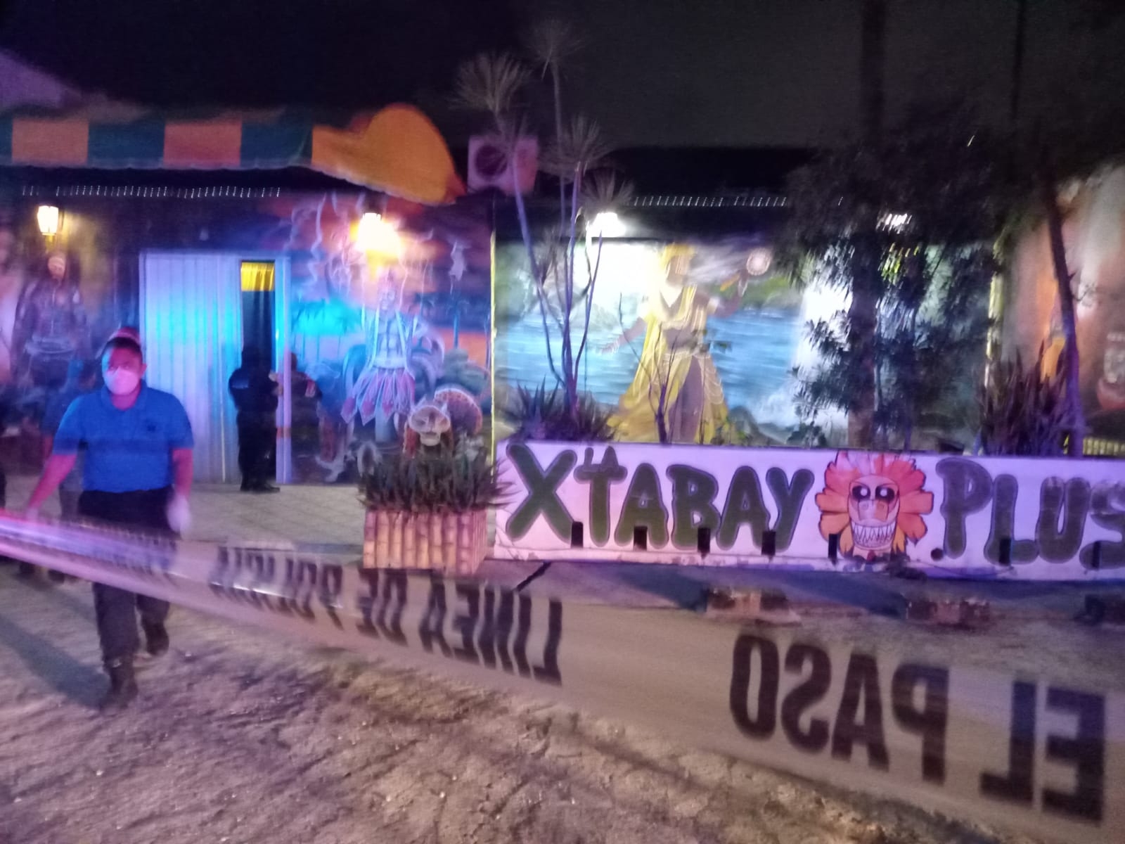 Asesinan a balazos a vendedor de flores al interior del bar La Xtabay de Cancún