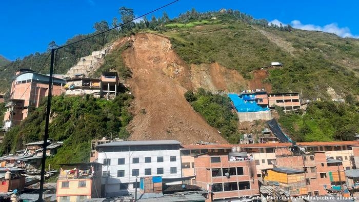 Deslave en Perú deja 80 viviendas enterradas y 15 personas desaparecidas