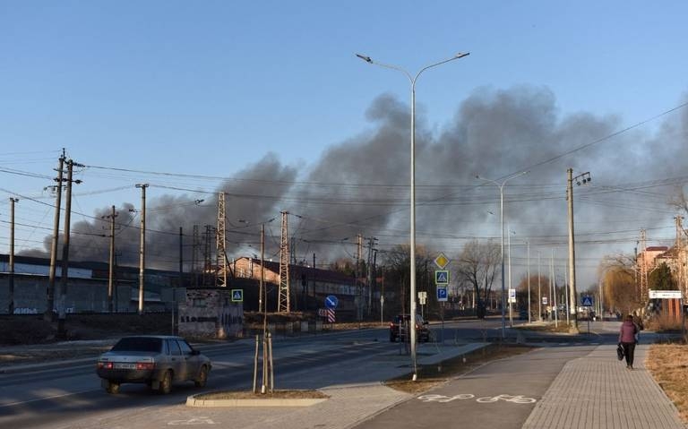 Rusia bombardea las inmediaciones del aeropuerto de Leópolis, Ucrania: VIDEO