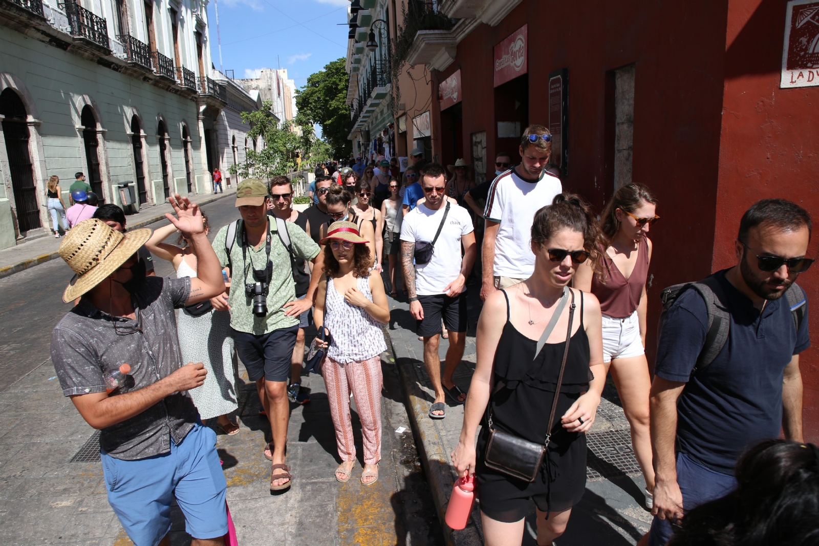 Diputados buscan obligar a turistas a usar cubrebocas en Yucatán