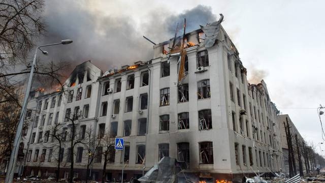 Rusia bombardea una universidad en Jarkov, Ucrania; deja al menos 4 muertos
