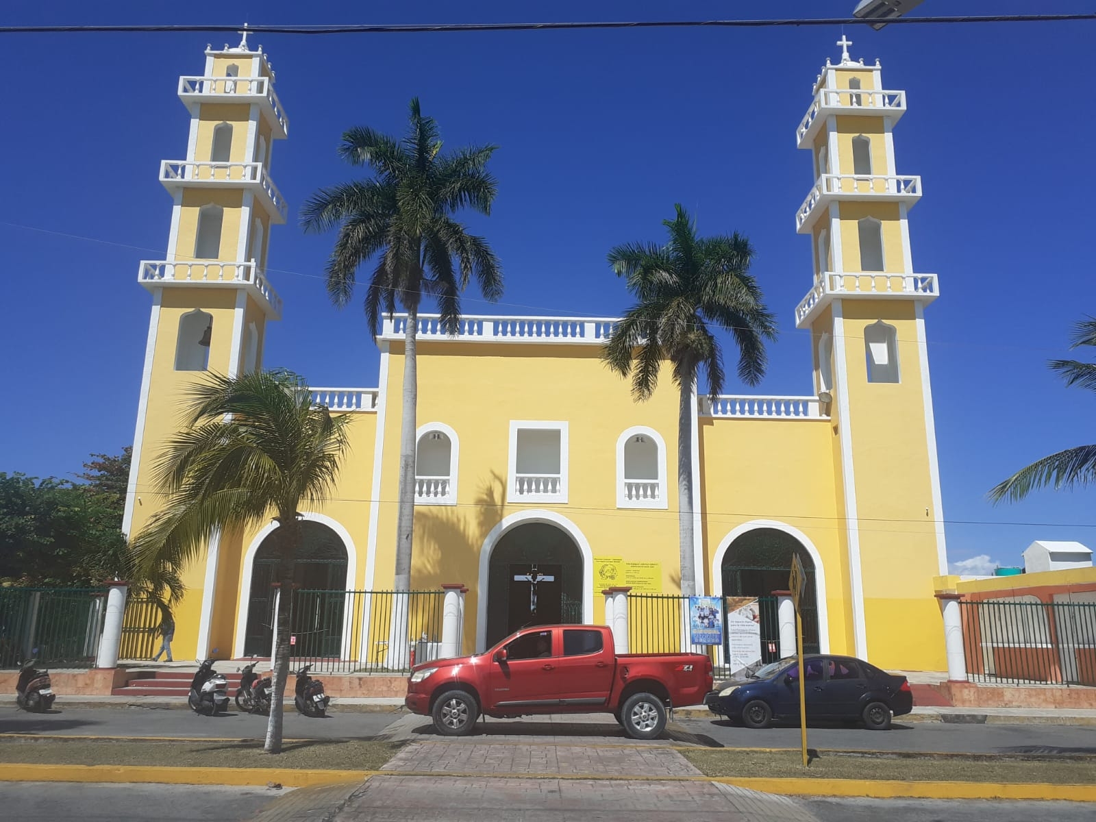 La Iglesia de Corpus Christi se encuentra en la zona centro de Cozumel, donde acudieron fieles a imponerse la ceniza
