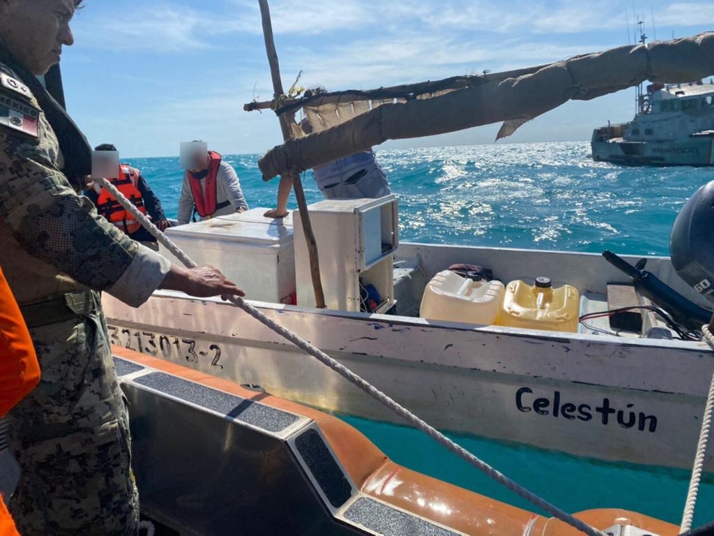 Marina decomisa embarcación y artes de pesca ilegal en Progreso