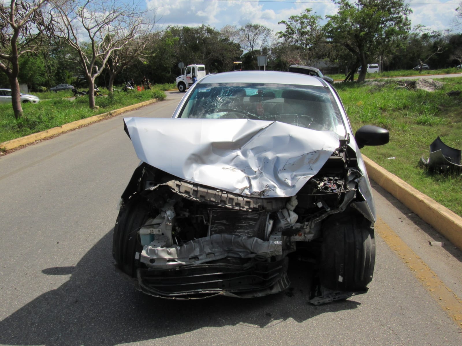 Choque sobre la carretera Mérida-Motul deja dos personas lesionadas