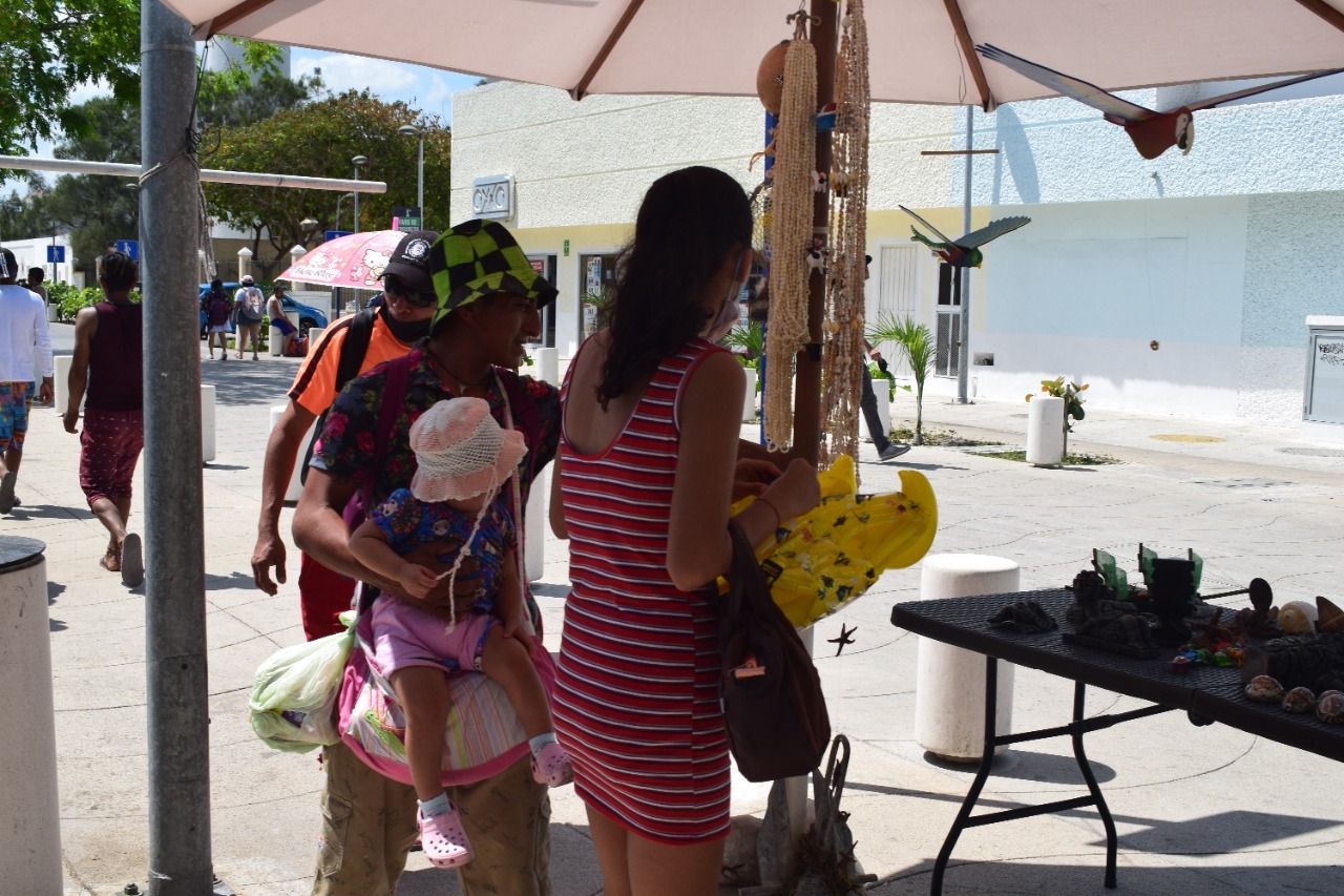 Miles de turistas se aglutinan en Progreso este domingo: EN VIVO