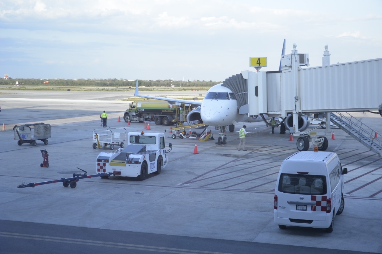 Así fue el aterrizaje del primer vuelo desde el AIFA a Mérida: VIDEO