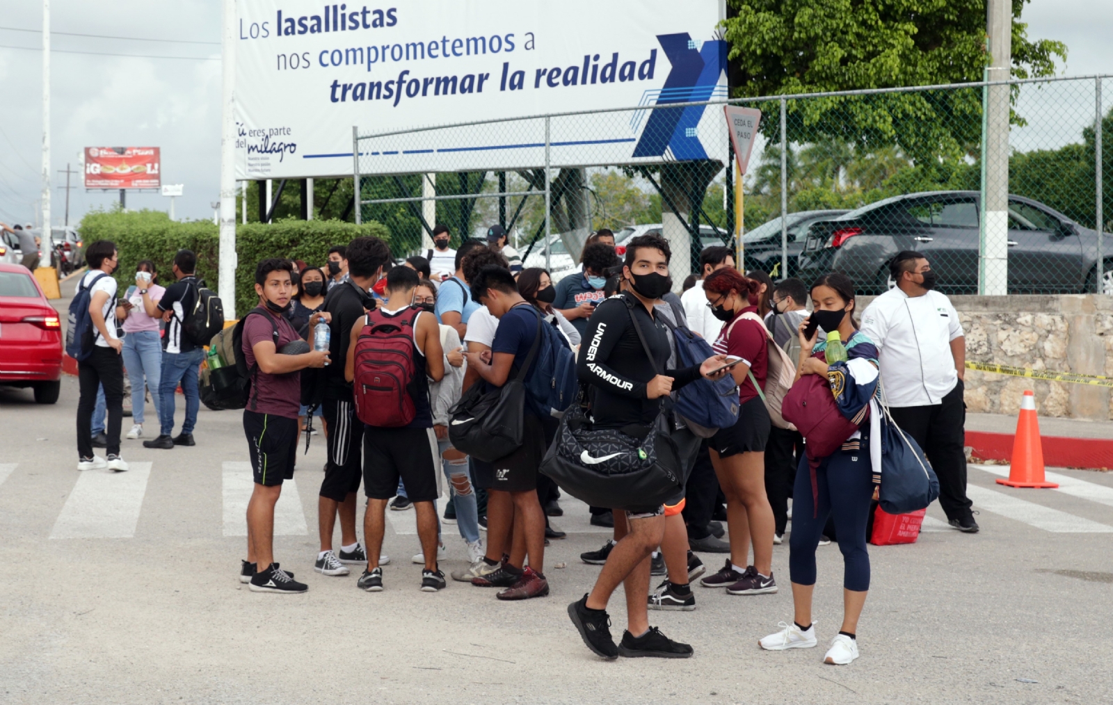 Aunque el Gobierno de Quintana Roo eliminó la obligatoriedad del cubrebocas en espacios abiertos, las instituciones educativas del nivel medio superior y superior buscan proteger a sus alumnos