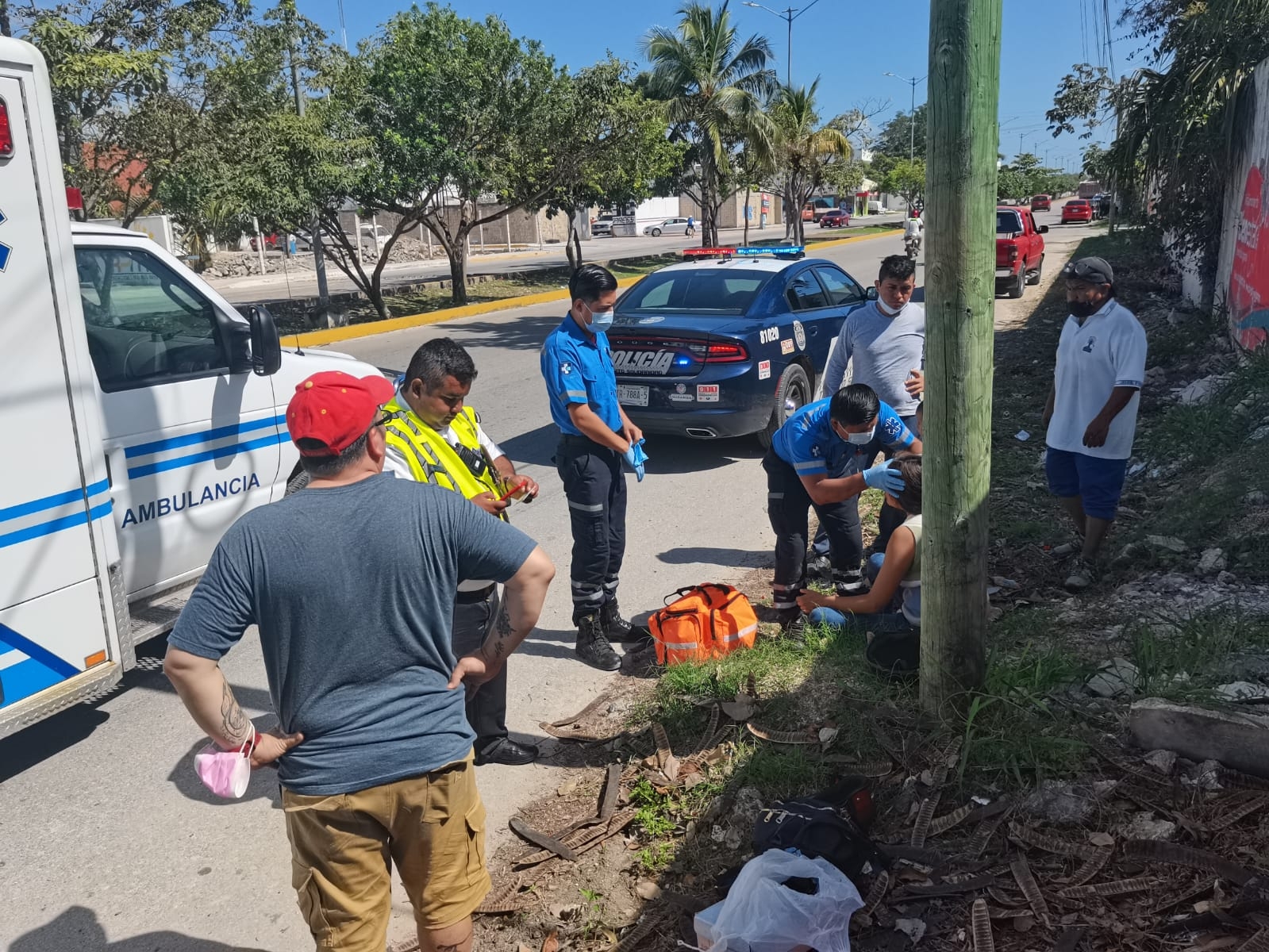 'Lomito' provoca accidente en Playa del Carmen y deja dos lesionados