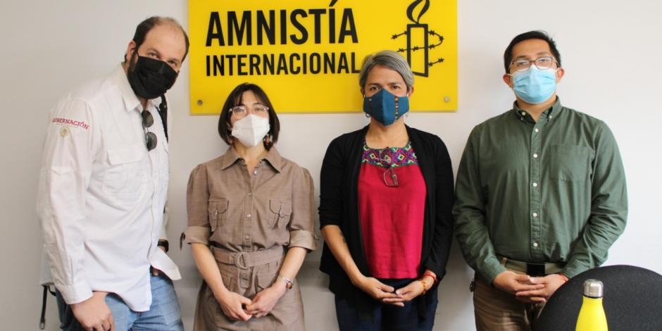 Amnistía Internacional entrega a Segob archivos sobre la Guerra Sucia en México
