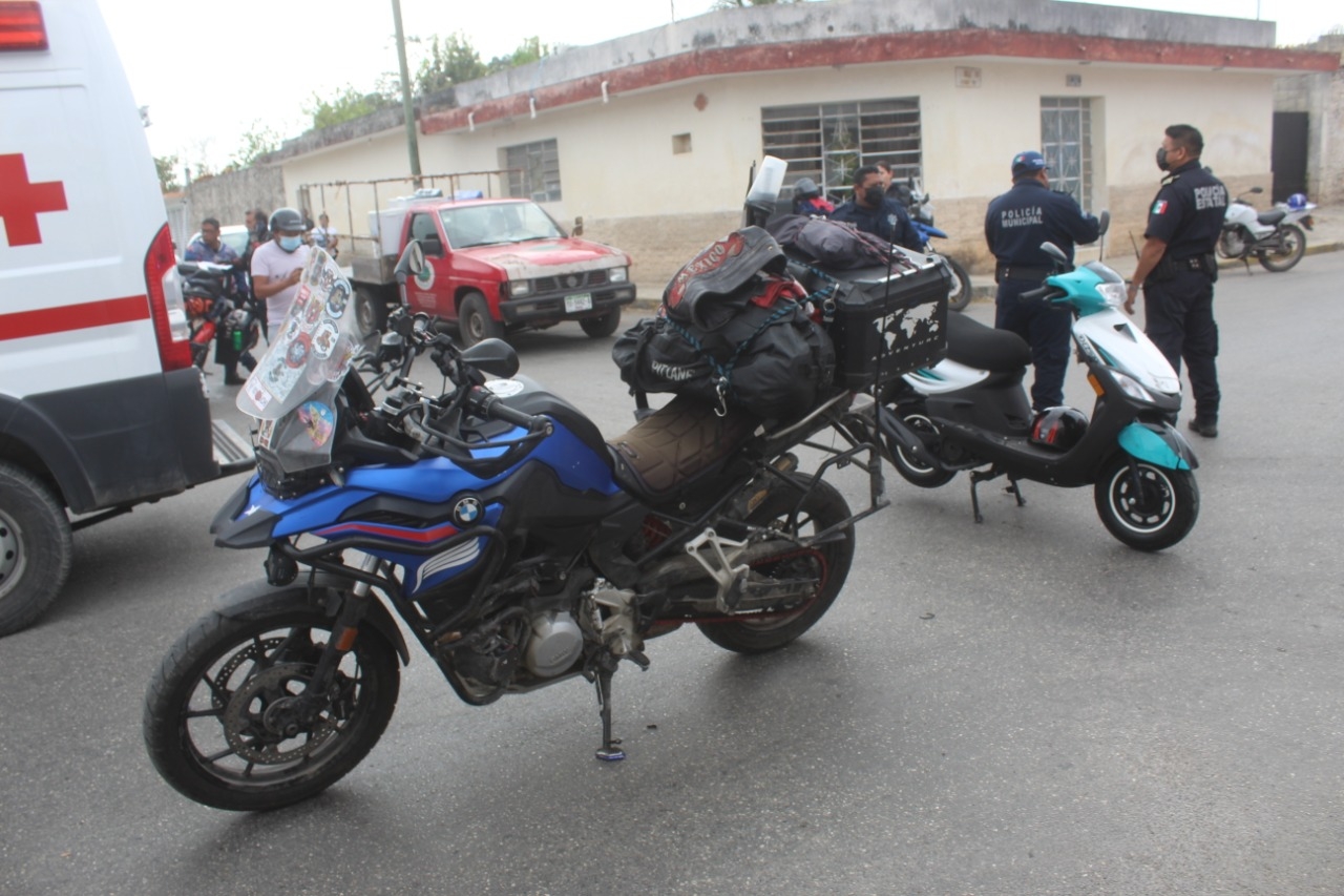Motociclista choca contra otro vehículo en Tizimín; hay una lesionada