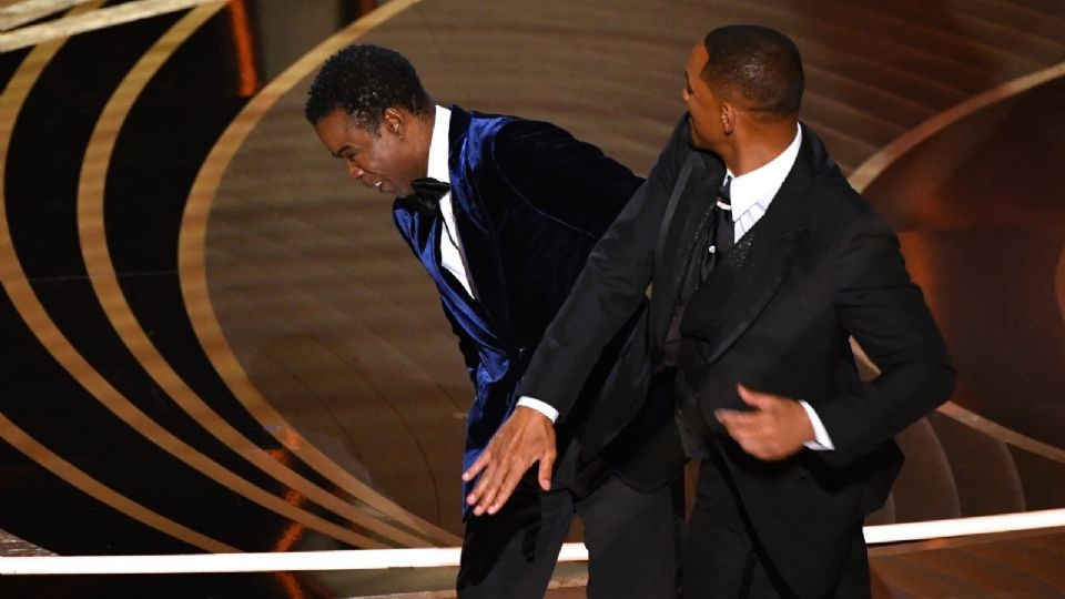 Will Smith insulta y golpea a Chris Rock en los Premios Oscar 2022