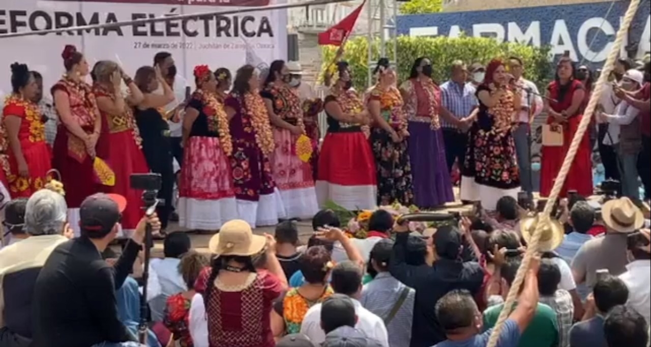 Layda Sansores viaja a Oaxaca para participar en asamblea de la Reforma Energética