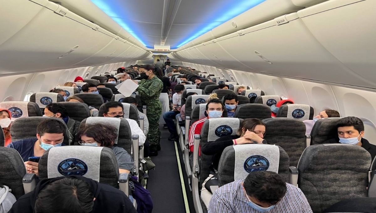 Avión de la FAM con 81 personas hace escala en Canadá