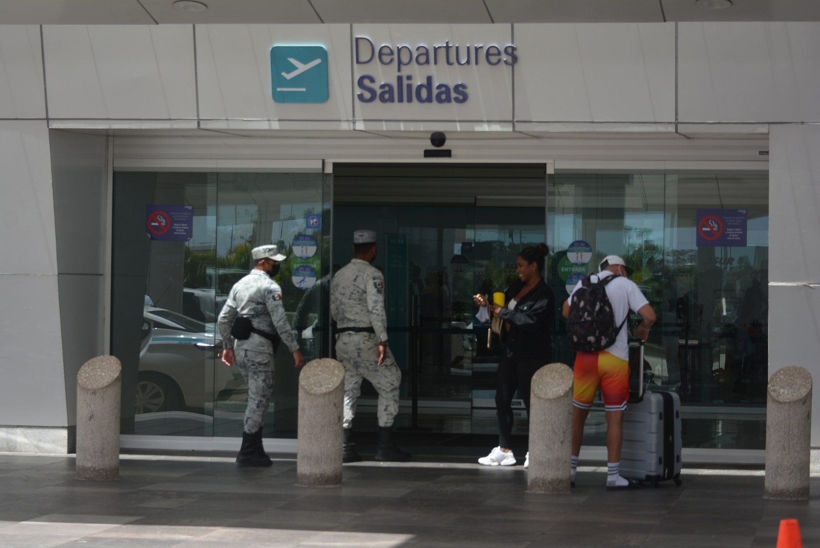 Entre los problemas hallados en la Terminal 3 del aeropuerto de Cancún, es que sólo hay una salida de emergencia sin señalética en caso de peligro