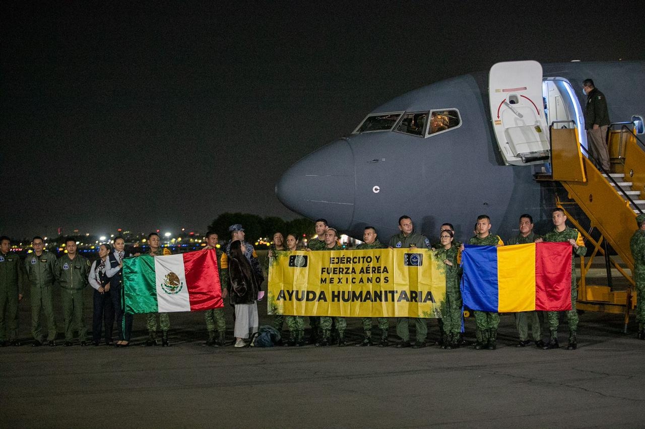 Avión militar con el primer grupo de mexicanos provenientes de Ucrania llega a la CDMX