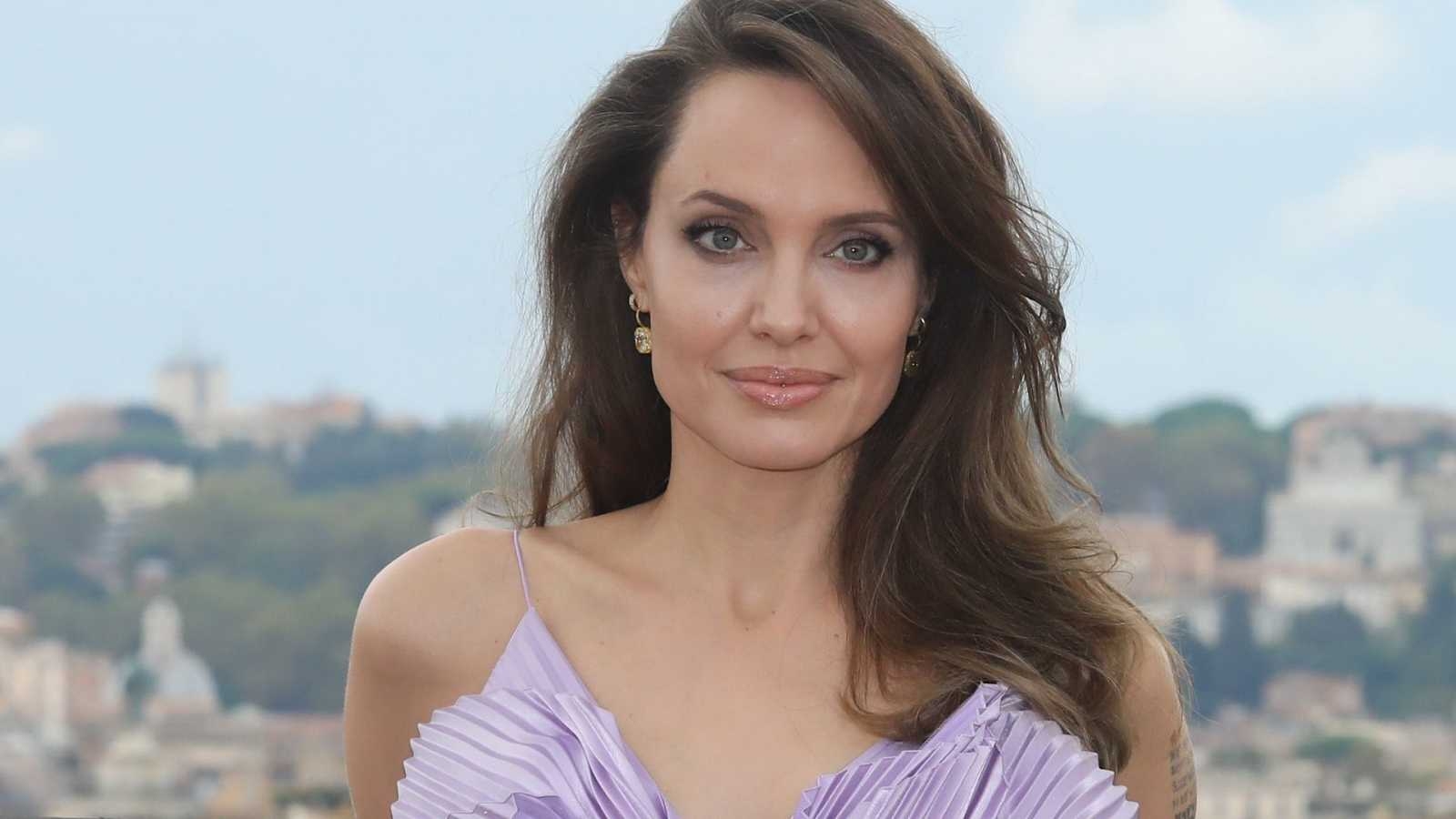 Angelina Jolie visita Yemen para ayudar a refugiados