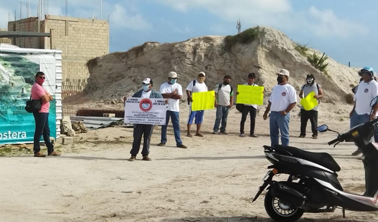 Agremiados de Chicxulub se manifiestan contra empresarios de obras en Progreso