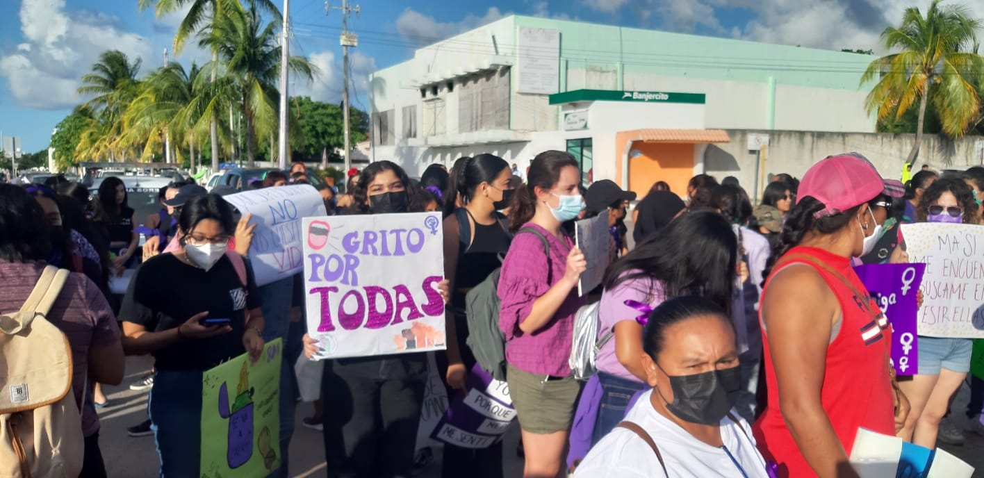 Cerca de 300 mujeres conmemoran el 8M en las calles de Cozumel: VIDEO
